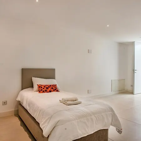 Stunning, Luxury Modern Miramar Luxe - Wow Factor, Panoramic Sea Views Holiday home *