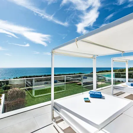 Holiday home Stunning, Luxury Modern Miramar Luxe - Wow Factor, Panoramic Sea Views *