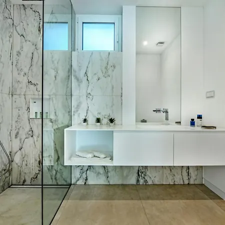 Holiday home Stunning, Luxury Modern Miramar Luxe - Wow Factor, Panoramic Sea Views