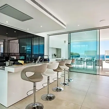 Holiday home Stunning, Luxury Modern Miramar Luxe - Wow Factor, Panoramic Sea Views