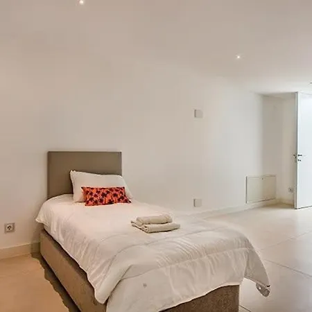 Stunning, Luxury Modern Miramar Luxe - Wow Factor, Panoramic Sea Views Holiday home *