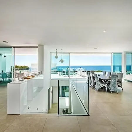 Holiday home Stunning, Luxury Modern Miramar Luxe - Wow Factor, Panoramic Sea Views