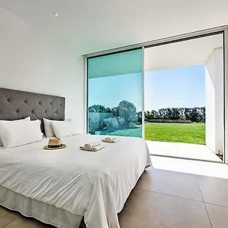 Stunning, Luxury Modern Miramar Luxe - Wow Factor, Panoramic Sea Views Holiday home *