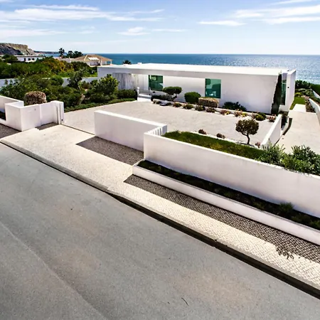 בית נופש Stunning, Luxury Modern Miramar Luxe - Wow Factor, Panoramic Sea Views *