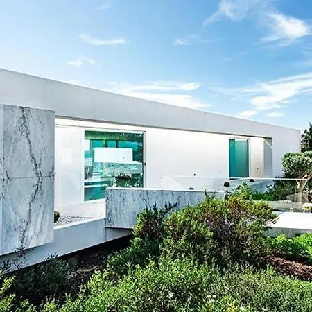 בית נופש Stunning, Luxury Modern Miramar Luxe - Wow Factor, Panoramic Sea Views Senhora da Luz