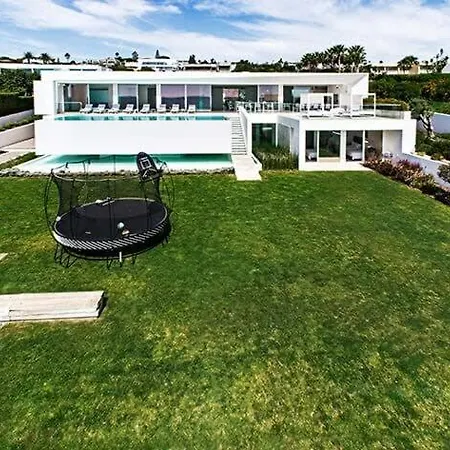 בית נופש Stunning, Luxury Modern Miramar Luxe - Wow Factor, Panoramic Sea Views *