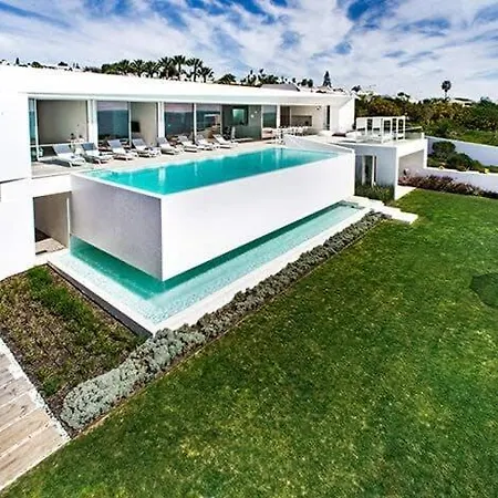 בית נופש Stunning, Luxury Modern Miramar Luxe - Wow Factor, Panoramic Sea Views